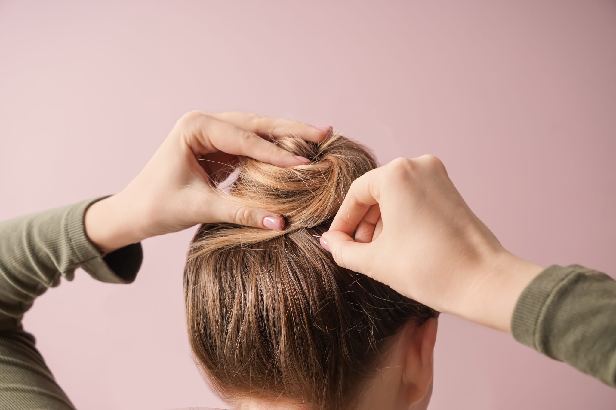 6 façons faciles d'attacher ses cheveux sans Élastique ! - cfa espace